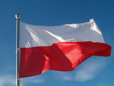 Policija neskiria Lenkų vėliavos nuo Tarybų Sąjungos vėliavos
